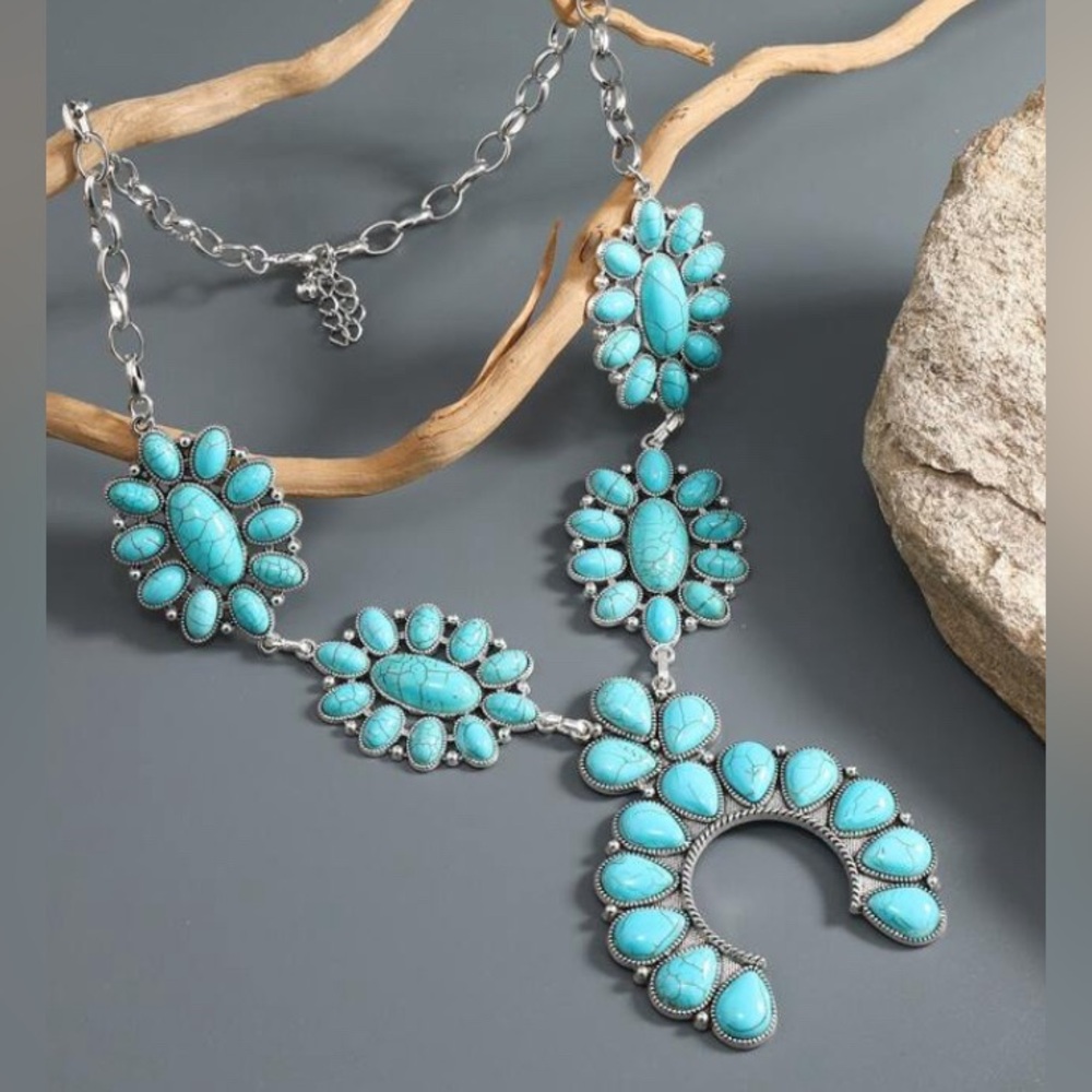 Turquoise Western Style Squash Bloom Necklace